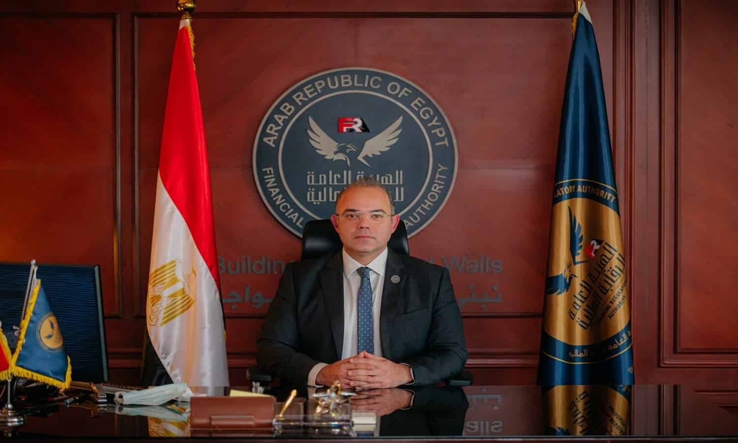 الرقابة المالية تنظم الاستثمار في وثائق صناديق الاستثمار في المعادن النفيسة